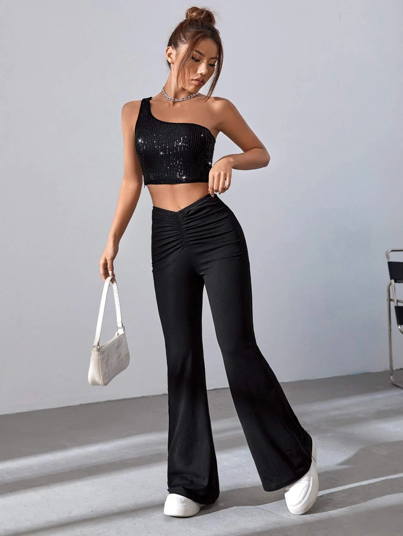 SHEIN BAE Top crop de un hombro con lentejuelas