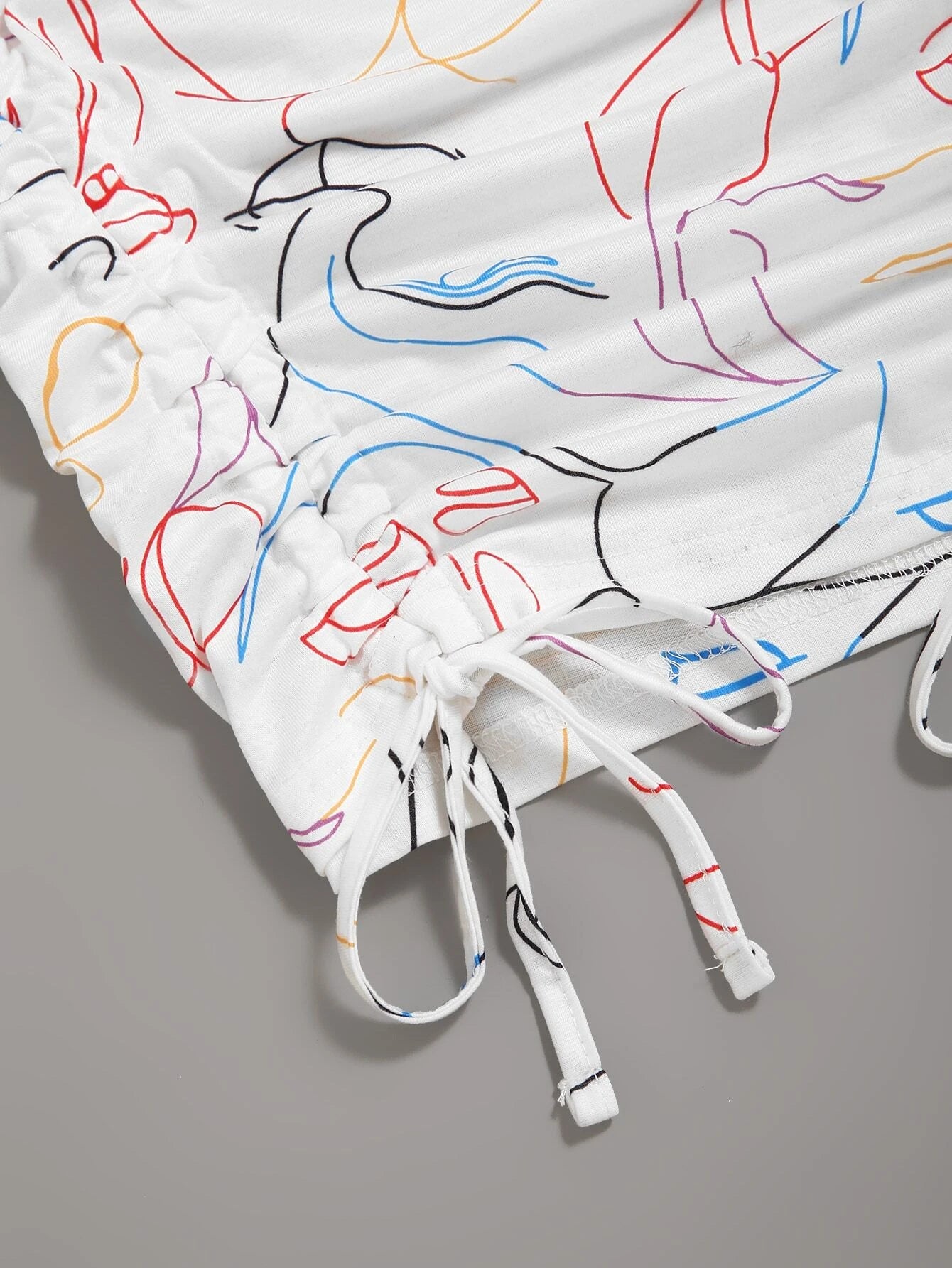 SHEIN - EZwear Camiseta con estampado de figura abstracta