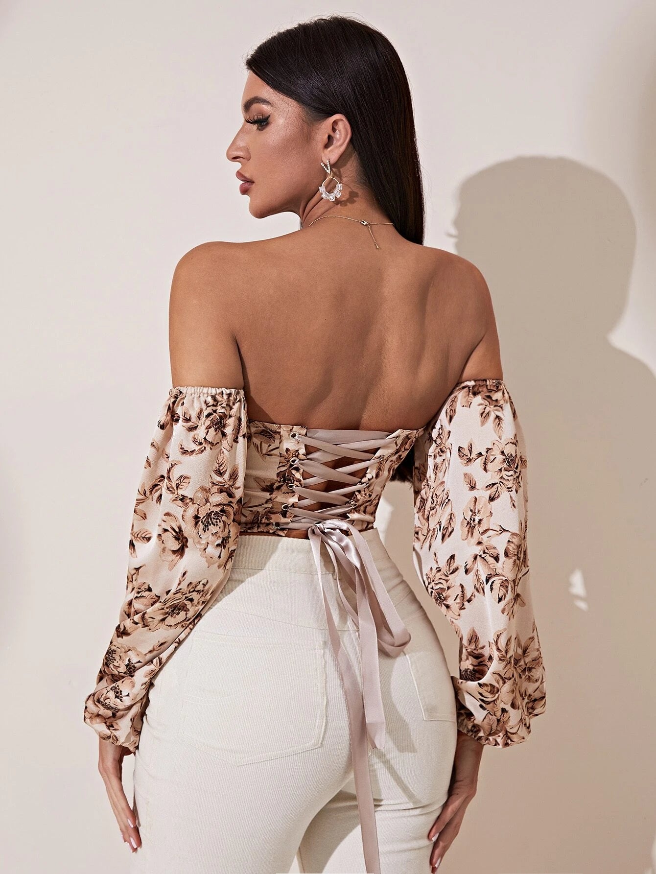 SHEIN Privé Top corto de hombros descubiertos con estampado floral