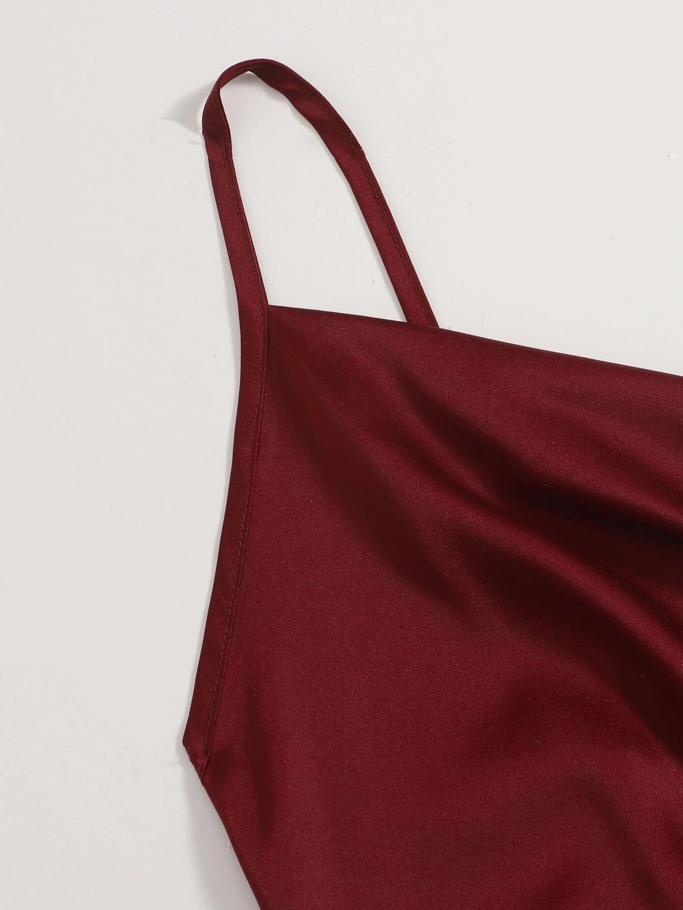 SHEIN Privé Top de tirantes corto de satén con cordón trasero