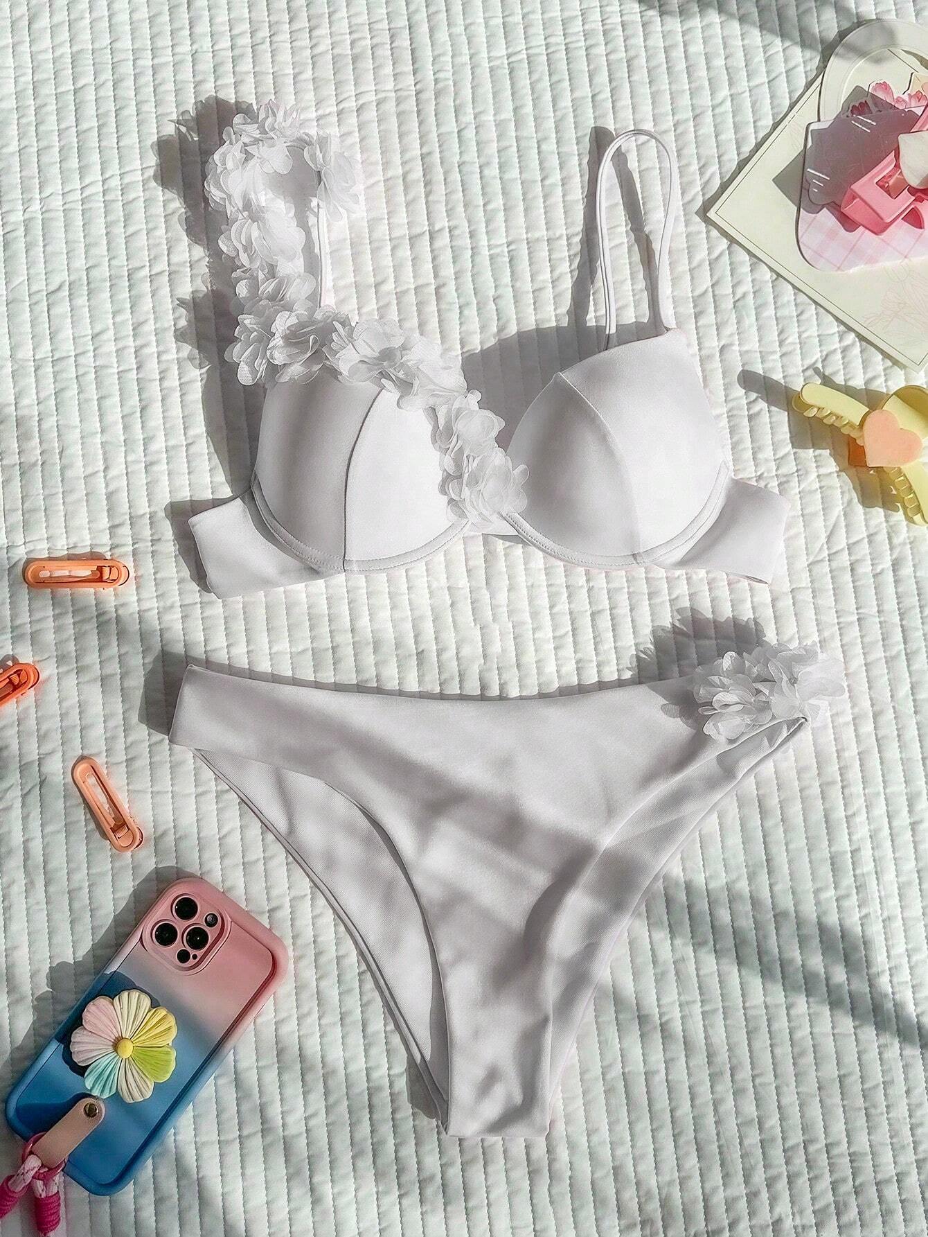 SHEIN Swim Conjunto de bikini con cuello en V, tirantes y decoración de flores