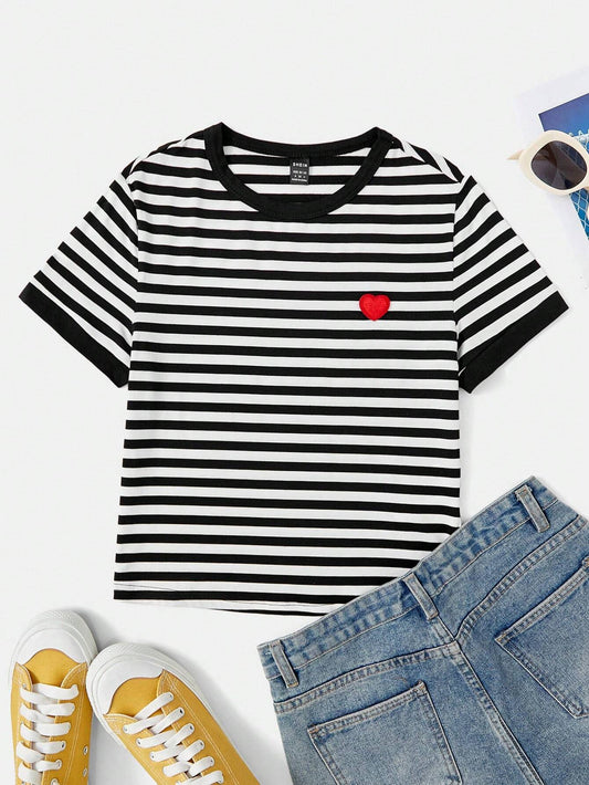 SHEIN- Camiseta crop con estampado de rayas con bordado de corazón/ MUJER