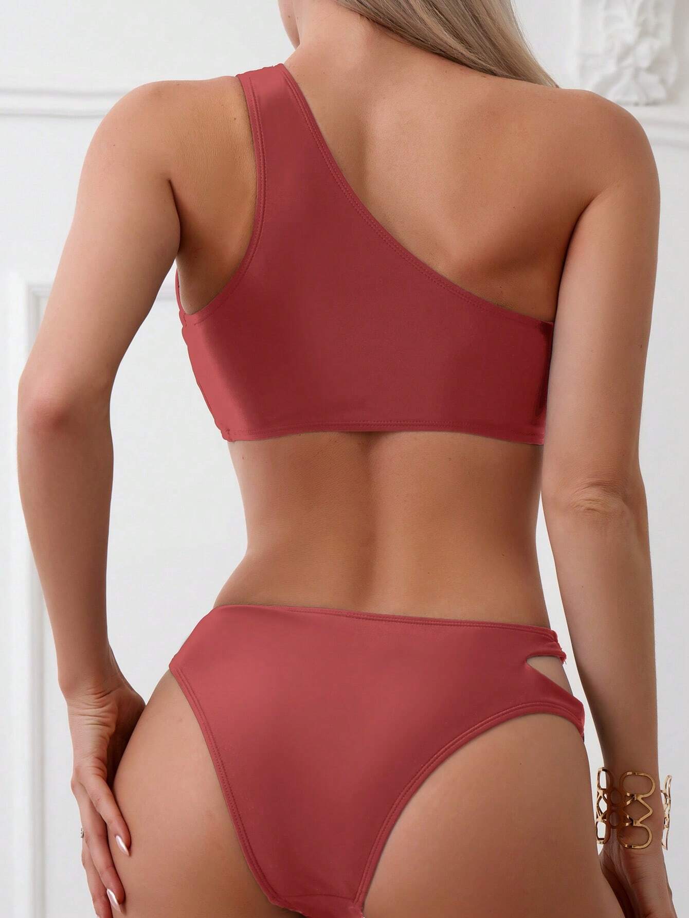 SHEIN-Bañador bikini unicolor con abertura de un hombro/ MUJER